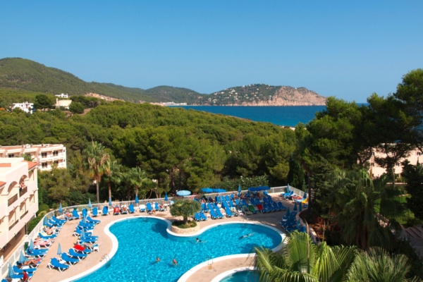 Offerta last minute - Ibiza - Esplora l'Eleganza di Ibiza con l'Offerta Invisa Hotel Club Cala Blanca di Wow Viaggi- Offerta Alpitour