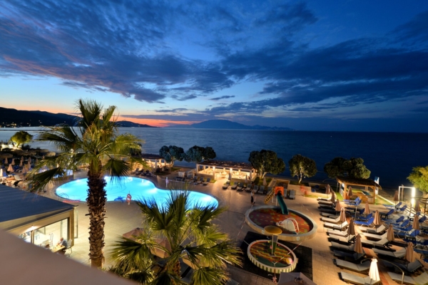 Offerta last minute - Zante - EspEsperienza di Lusso sull'Isola di Zante: Alykanas Beach Grand Hotel con Wow Viaggi - Offerta Alpitour