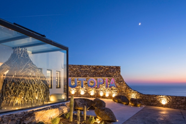 Offerta Last Minute - Mykonos - Esplora il Paradiso Greco a Mykonos con l'Offerta Myconian Utopia a Elia di Francorosso